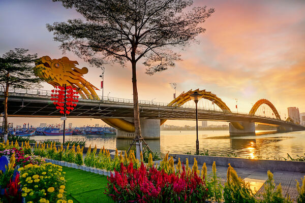 Dragon-Bridge-Da-Nang-Vietnam-12