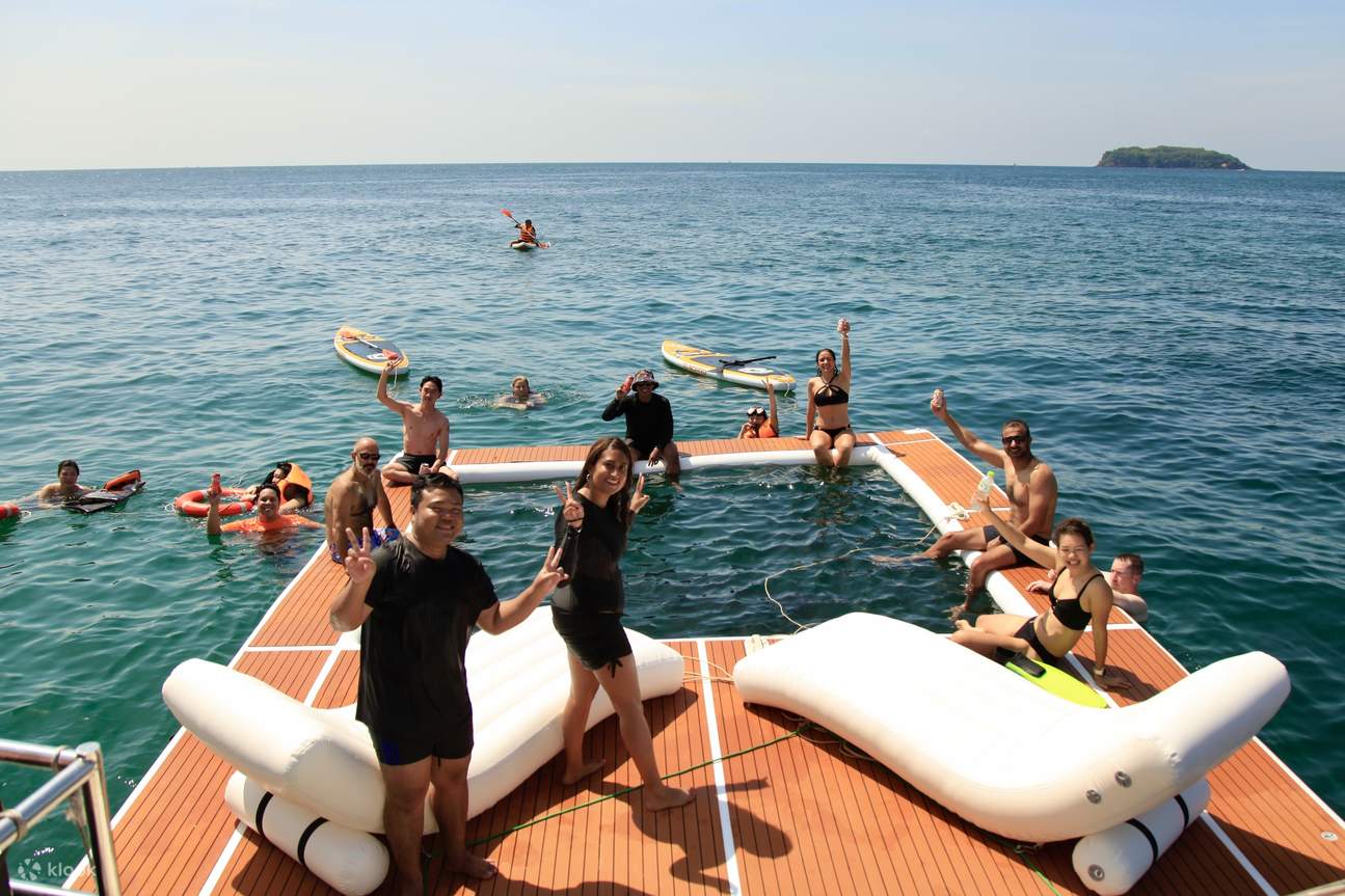 PhuQuocSunsetLuxuryYachtTourWithBBQDinnerPartyFirework (1)