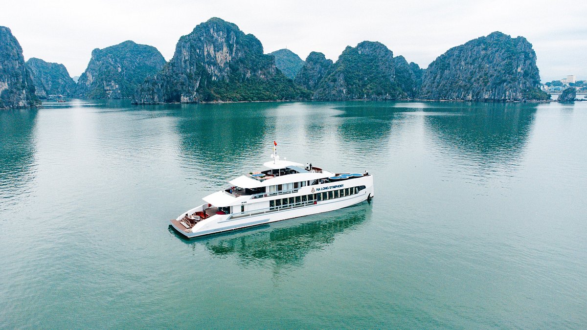 Panoramic sundeck on Symphony Ha Long cruise