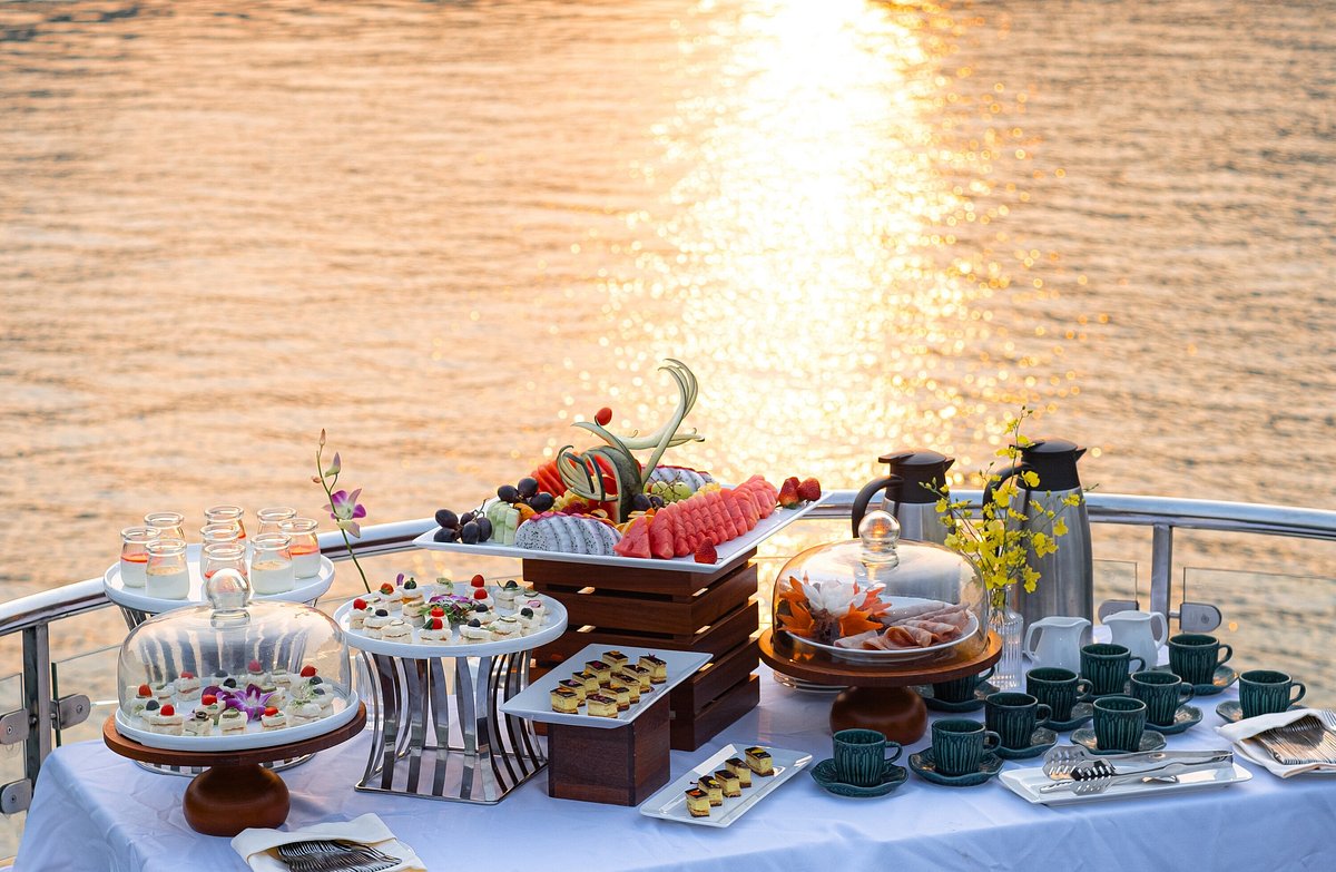 Sunset party on Symphony cruise